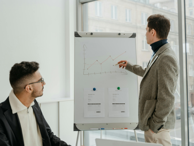 High-Touch Coaching Business for eCommerce Sellers | Mostly Organic Marketing | 3,900 Active Clients | Strong YOY Growth | Owners willing to roll up to 50% equity