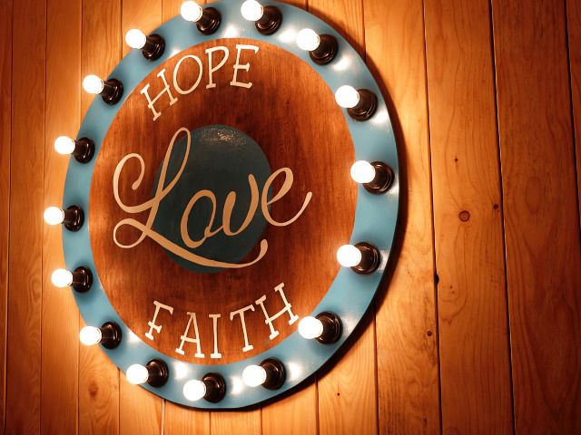 22 Year eCommerce Brand in the Personal Wall Art Vertical – DTC & Wholesale B2B – 24% Profit Margins – 99% Proprietary Products