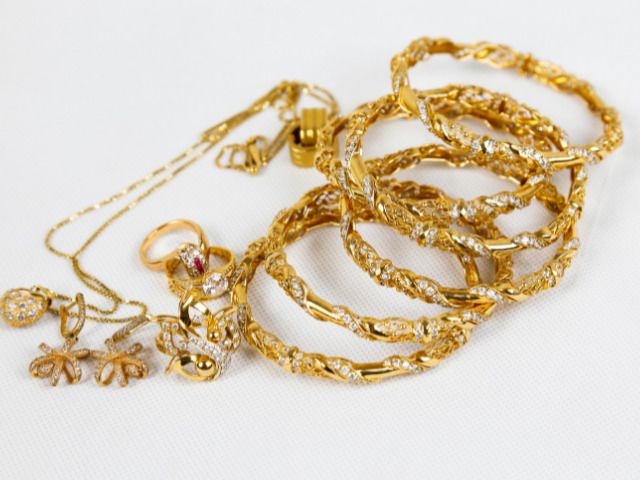 eCommerce Brand in the Custom & Ready Made Women’s Jewelry Vertical – 44% Repeat Order Rate – Massive Social Following