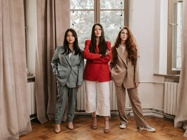 Women’s Apparel | Live Online Selling | 80% Repeats | Seller Financing