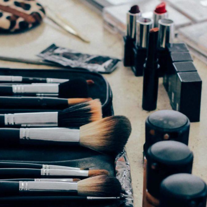 Beauty Accessories eCommerce Retailer  |  Amazon US, EU, UK and Canada  |  Private Lending in Place  |  4 In-House Brands