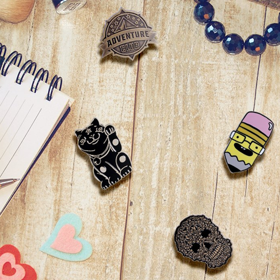 ECOMMERCE WHOLESALE RETAILER OF CUSTOM FASHION & COLLECTIBLE ACCESSORIES