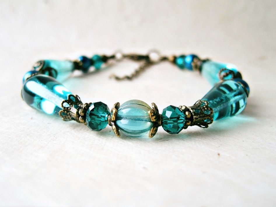 Custom Clothing & Wooden Jewelry Manufacturer – Etsy Rockstar with Strong Social Media Presence