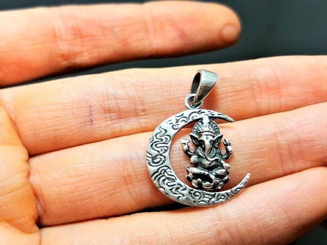 100% Dropship Niche Jewelry, Apparel & Accessories eCommerce Brand - Strong Recurring Customer Rate