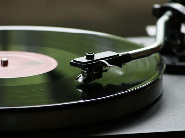 International eCommerce Retail Brand in the Vinyl Records Storage, Care & Cleaning Niche – Proprietary Designs – Massive Growth