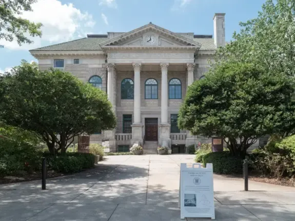 DeKalb County courthouse in Decatur, GA where business brokers Decatur sellers and buyers close deals